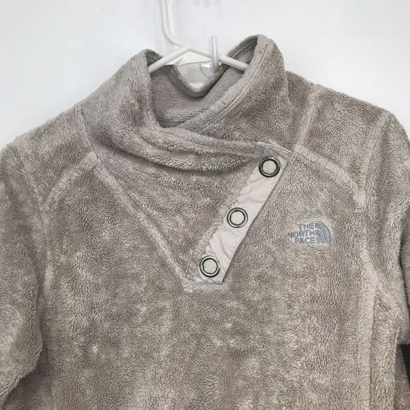 The North Face Mossbud Light Gray Snap Neck Fuzzy Pullover Sweatshirt - Picture 5 of 14